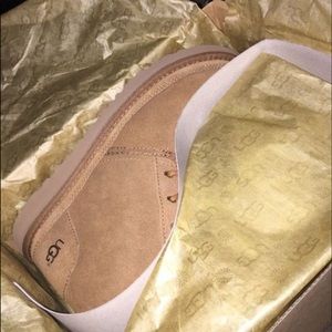 Low top uggs brand new need them gone !!! Size 6